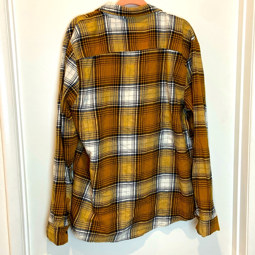 Men’s Flannel - Picture 2 of 3